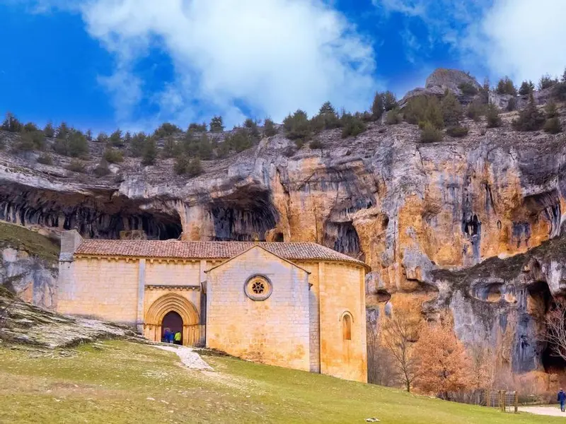 Senderismo en el Parque Natural del Cañón del Río Lobos: naturaleza y patrimonio