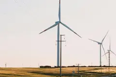 España eleva el IVA de la electricidad mientras favorece combustibles fósiles