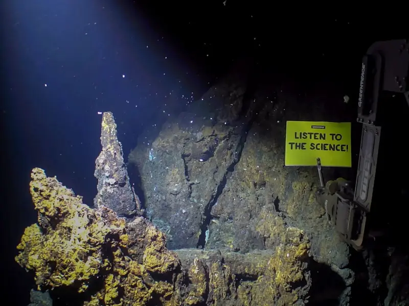 Greenpeace protesta en el Ártico contra la minería submarina en ecosistemas únicos