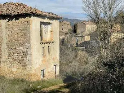 Transformación de un pueblo en una ecoaldea autosuficiente en Burgos