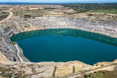 Protesta ecologista en Sevilla contra la reapertura de minas en Aznalcóllar
