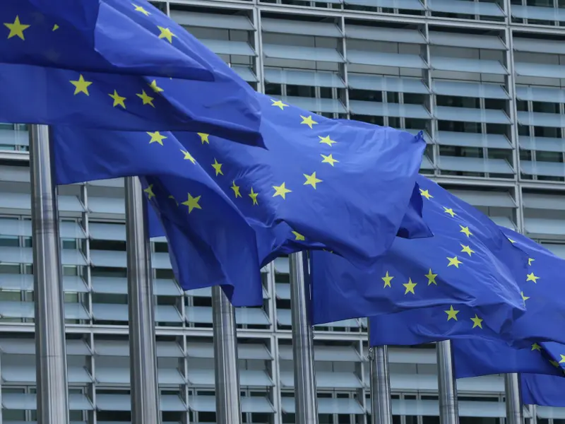 La CE inicia expedientes a España y 19 países por incumplir normas contra el ecopostureo