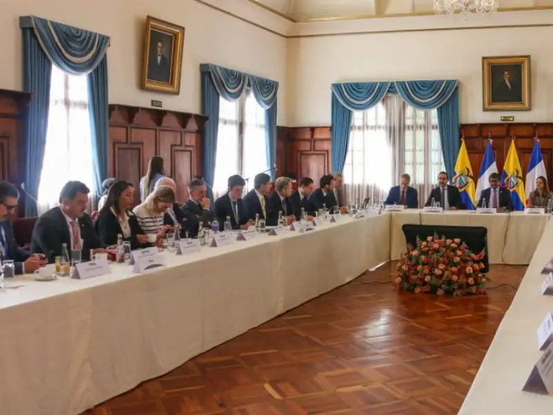 Empresarios franceses exploran inversiones en energía y transición ecológica en Ecuador