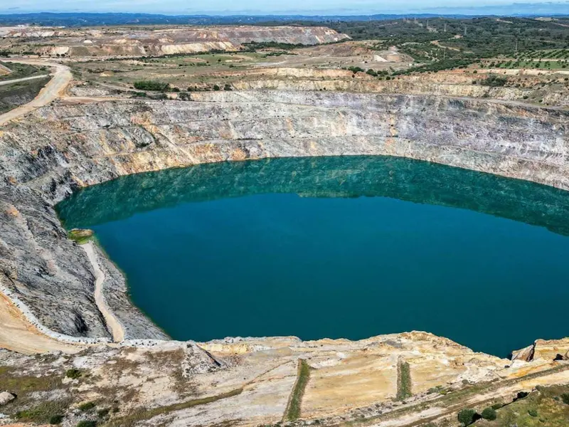 Protesta ecologista en Sevilla contra la reapertura de minas en Aznalcóllar