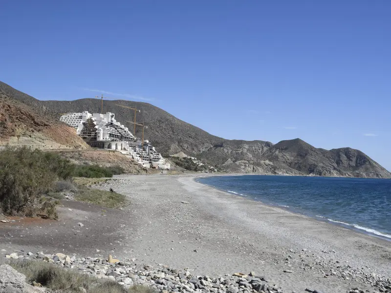 CANCELADA la licencia de construcción del hotel El Algarrobico en Andalucía