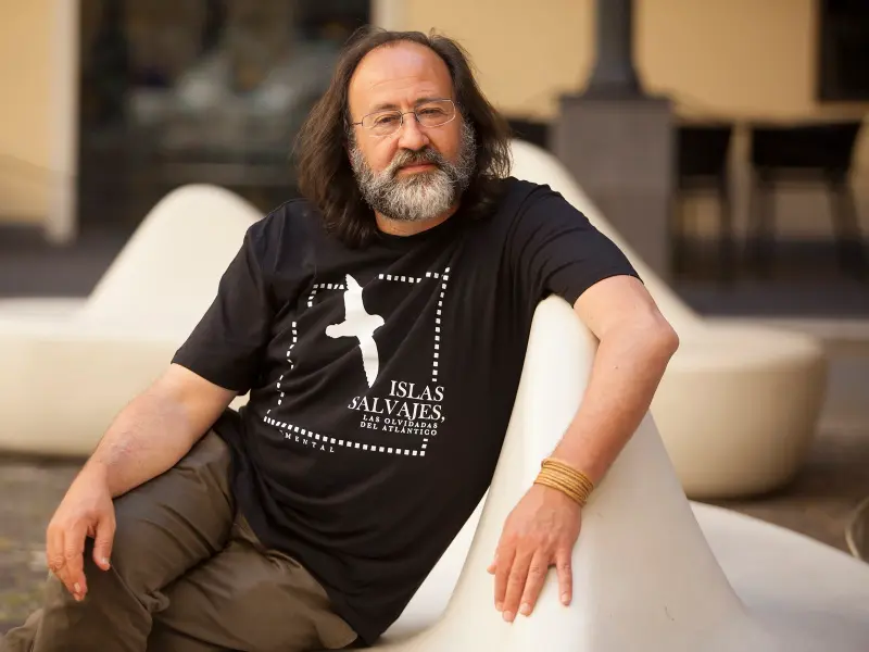 Luis Miguel Domínguez: El lobo pierde protección por una 'triquiñuela'
