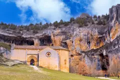 Senderismo en el Parque Natural del Cañón del Río Lobos: naturaleza y patrimonio